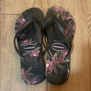 Havaianas Black and Pink Floral Sandals